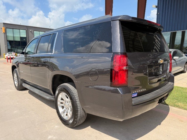 Chevrolet Suburban Vehicle Full-screen Gallery Image 03