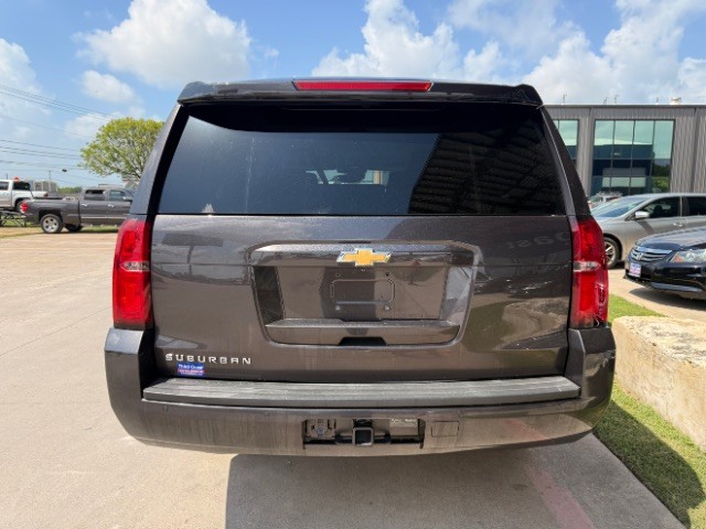Chevrolet Suburban Vehicle Full-screen Gallery Image 05