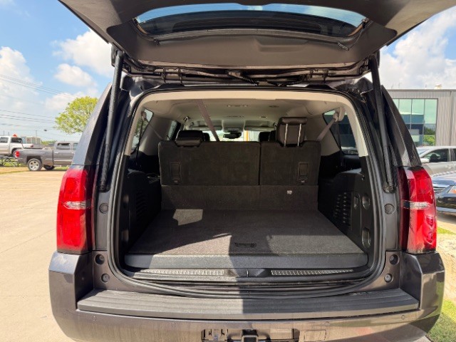 Chevrolet Suburban Vehicle Full-screen Gallery Image 06
