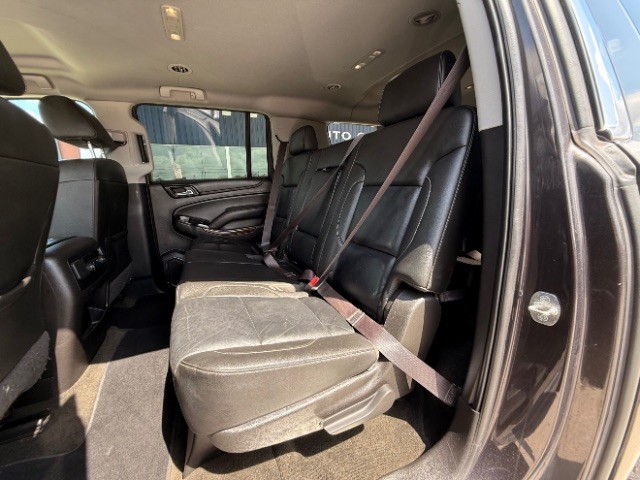 Chevrolet Suburban Vehicle Full-screen Gallery Image 08