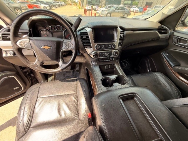 Chevrolet Suburban Vehicle Full-screen Gallery Image 10