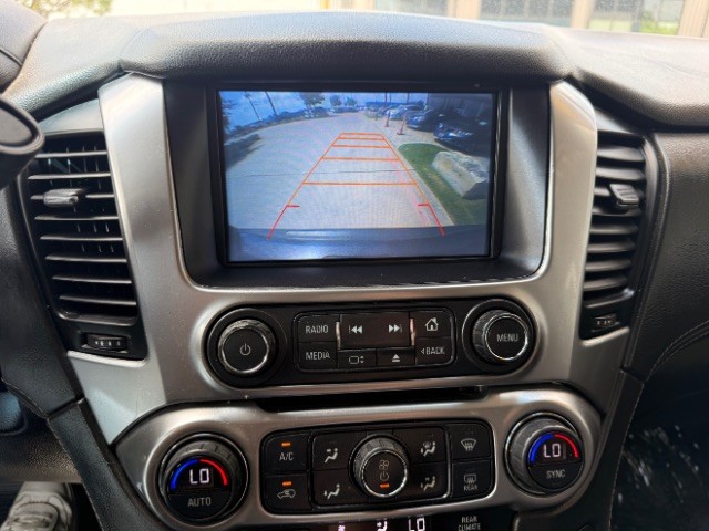 Chevrolet Suburban Vehicle Full-screen Gallery Image 11