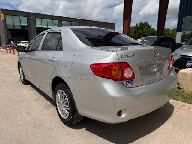 Toyota Corolla Vehicle Full-screen Gallery Image 03