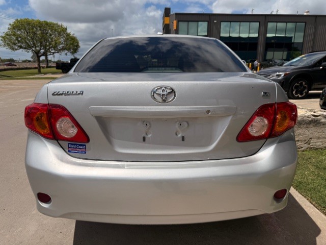 Toyota Corolla Vehicle Full-screen Gallery Image 05