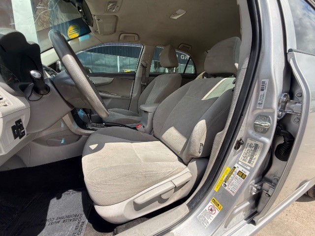 Toyota Corolla Vehicle Full-screen Gallery Image 07