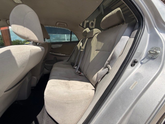 Toyota Corolla Vehicle Full-screen Gallery Image 08