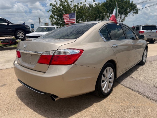 Honda Accord Sedan Vehicle Full-screen Gallery Image 03