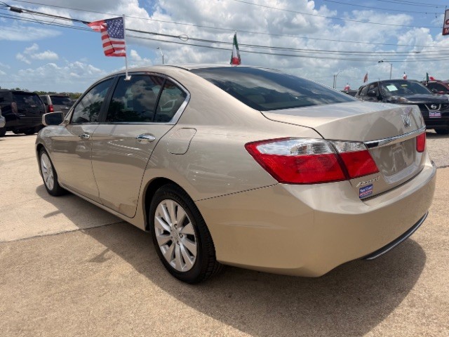 Honda Accord Sedan Vehicle Full-screen Gallery Image 04