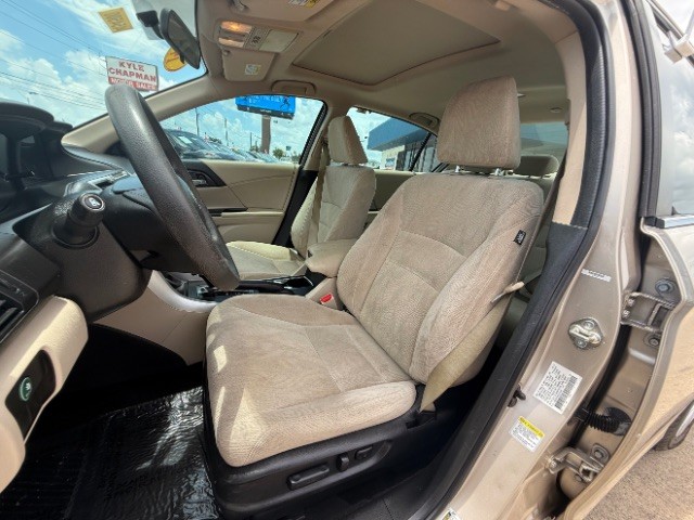 Honda Accord Sedan Vehicle Full-screen Gallery Image 07