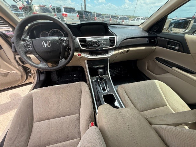 Honda Accord Sedan Vehicle Full-screen Gallery Image 09