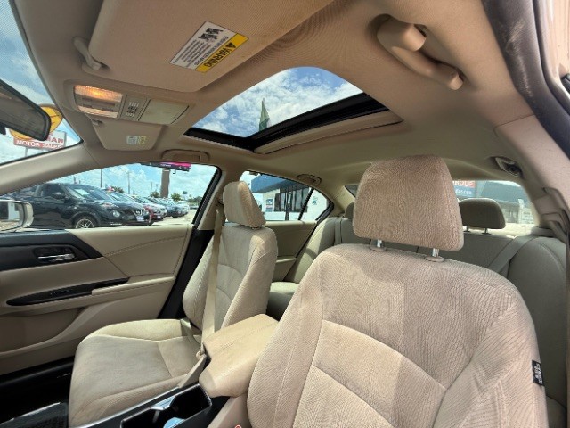 Honda Accord Sedan Vehicle Full-screen Gallery Image 10