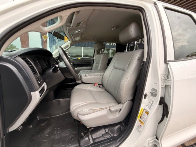Toyota Tundra 2WD Truck Vehicle Full-screen Gallery Image 07