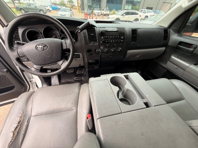 Toyota Tundra 2WD Truck Vehicle Full-screen Gallery Image 09