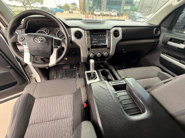 Toyota Tundra 2WD Vehicle Full-screen Gallery Image 09