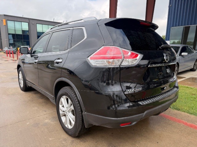Nissan Rogue Vehicle Full-screen Gallery Image 03