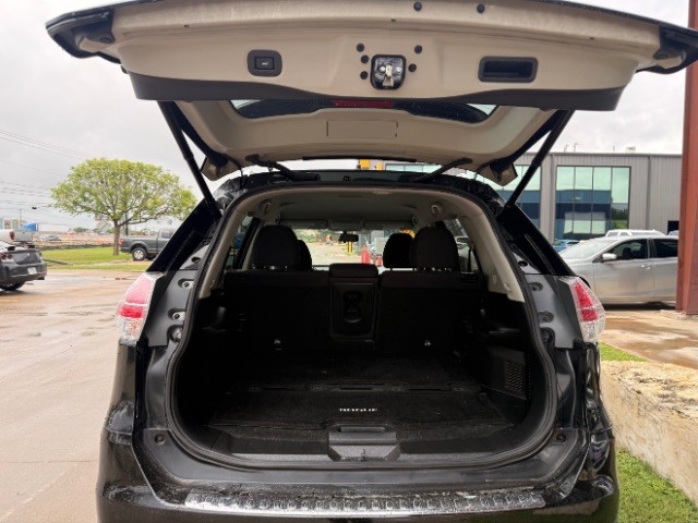 Nissan Rogue Vehicle Full-screen Gallery Image 07