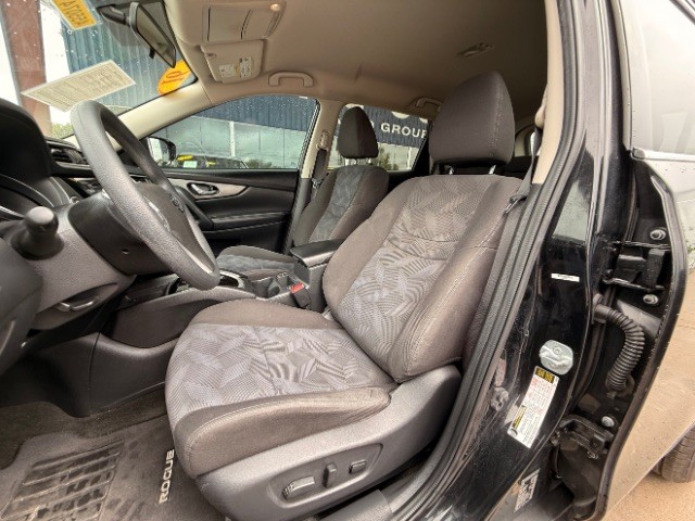 Nissan Rogue Vehicle Full-screen Gallery Image 08