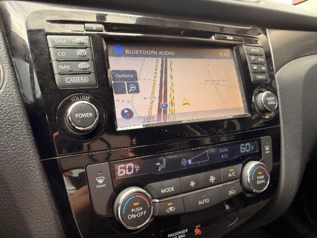 Nissan Rogue Vehicle Full-screen Gallery Image 12