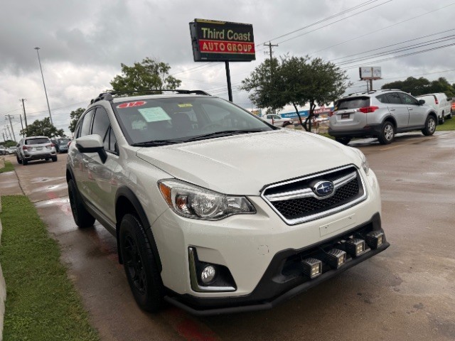 Subaru Crosstrek Vehicle Full-screen Gallery Image 02