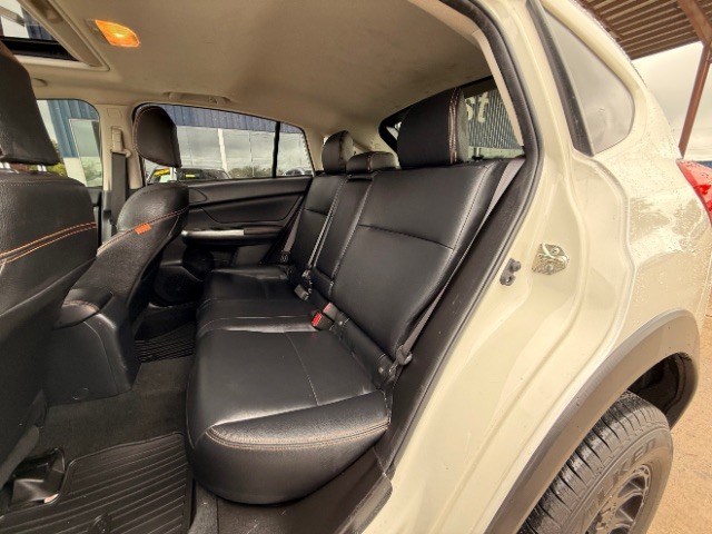 Subaru Crosstrek Vehicle Full-screen Gallery Image 09