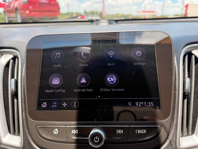 Chevrolet Malibu Vehicle Full-screen Gallery Image 10