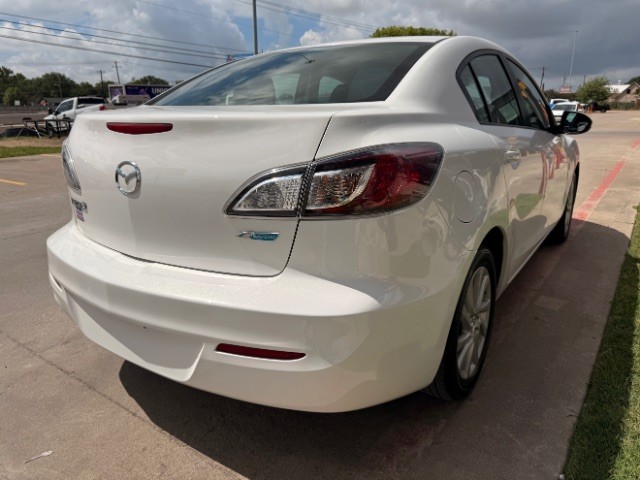 Mazda Mazda3 Sedan Vehicle Full-screen Gallery Image 04