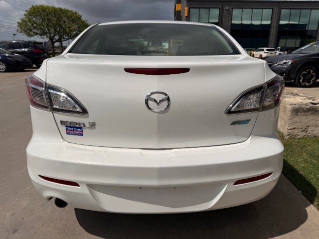 Mazda Mazda3 Sedan Vehicle Full-screen Gallery Image 05