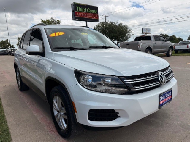 Volkswagen Tiguan Vehicle Full-screen Gallery Image 02