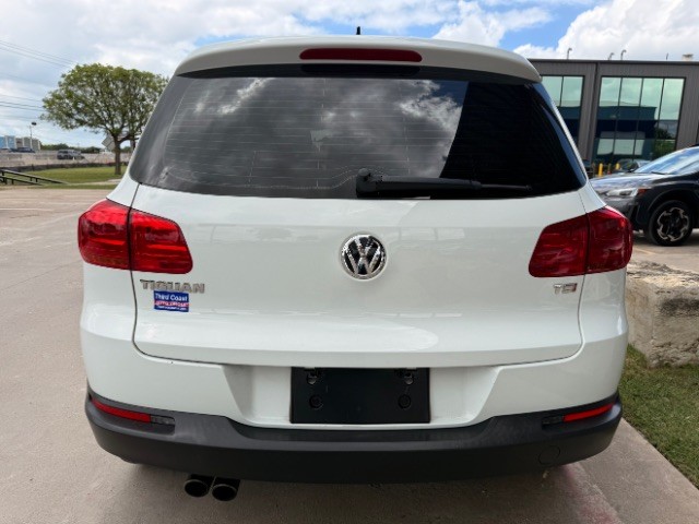 Volkswagen Tiguan Vehicle Full-screen Gallery Image 05