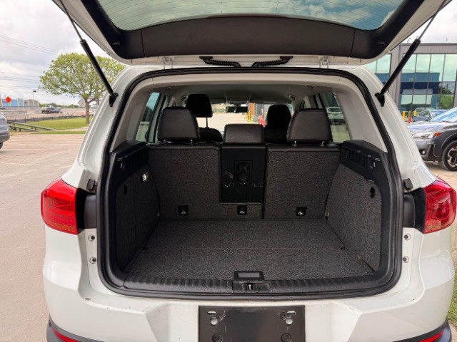 Volkswagen Tiguan Vehicle Full-screen Gallery Image 06