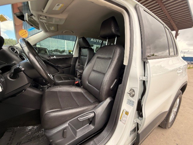 Volkswagen Tiguan Vehicle Full-screen Gallery Image 07