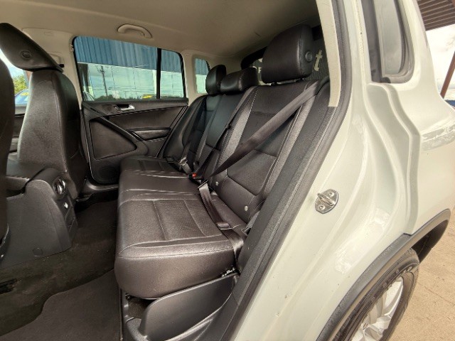 Volkswagen Tiguan Vehicle Full-screen Gallery Image 08