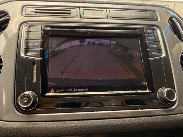 Volkswagen Tiguan Vehicle Full-screen Gallery Image 11
