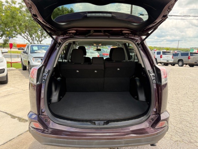 Toyota RAV4 Vehicle Full-screen Gallery Image 06