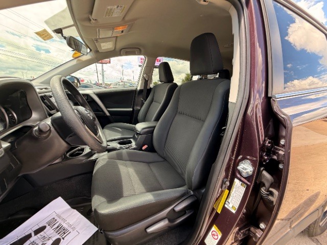 Toyota RAV4 Vehicle Full-screen Gallery Image 07