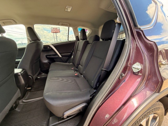 Toyota RAV4 Vehicle Full-screen Gallery Image 08