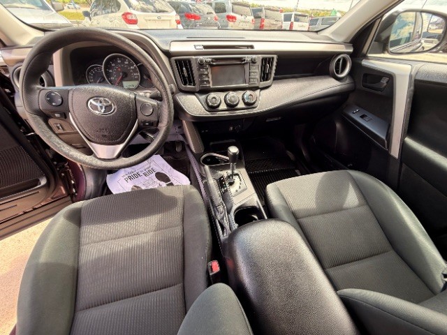 Toyota RAV4 Vehicle Full-screen Gallery Image 09