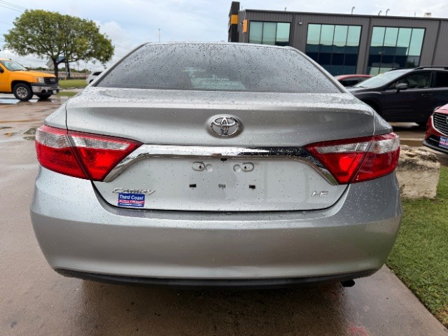 Toyota Camry Vehicle Full-screen Gallery Image 05