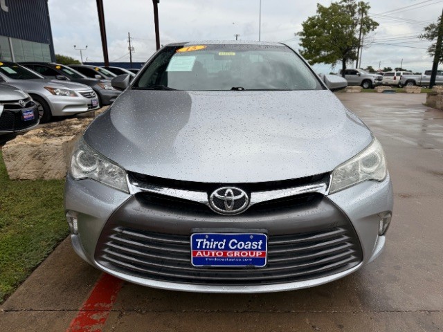 Toyota Camry Vehicle Full-screen Gallery Image 06