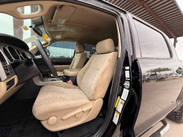Toyota Tundra Vehicle Full-screen Gallery Image 07