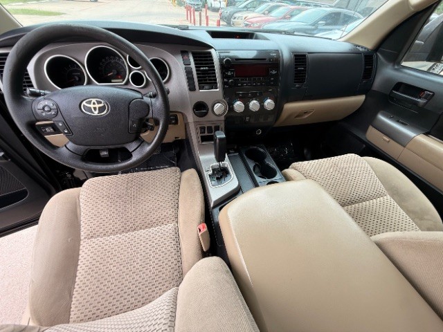 Toyota Tundra Vehicle Full-screen Gallery Image 09