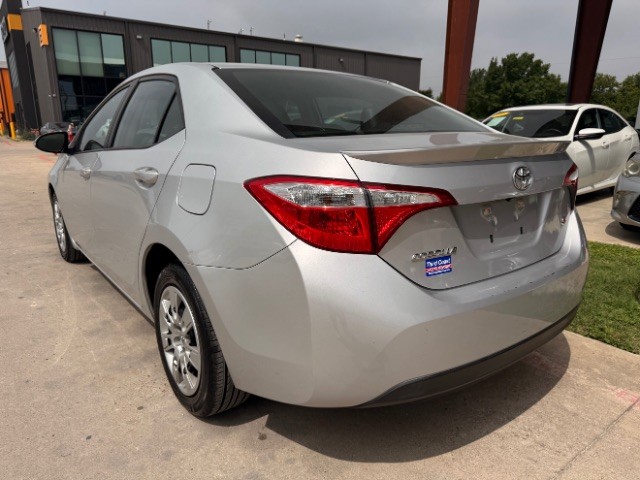 Toyota Corolla Vehicle Full-screen Gallery Image 03