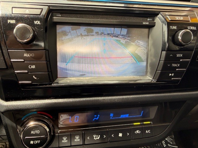 Toyota Corolla Vehicle Full-screen Gallery Image 10
