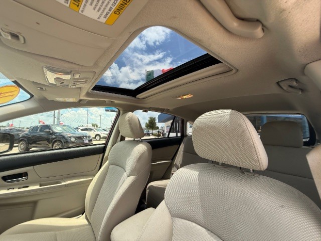 Subaru XV Crosstrek Vehicle Full-screen Gallery Image 11