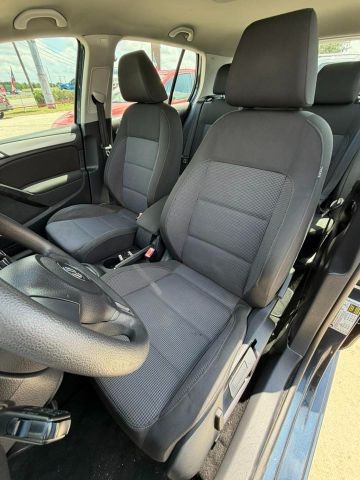Volkswagen Golf Vehicle Full-screen Gallery Image 10