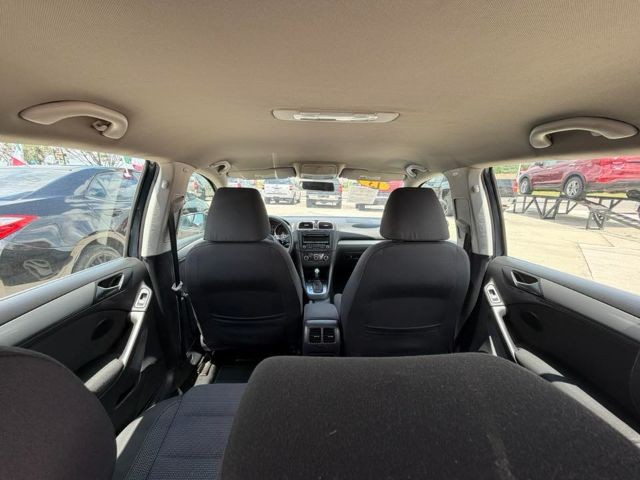 Volkswagen Golf Vehicle Full-screen Gallery Image 12