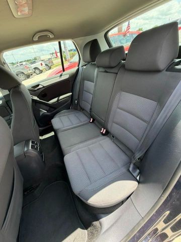 Volkswagen Golf Vehicle Full-screen Gallery Image 13