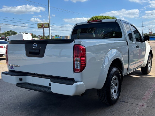 Nissan Frontier Vehicle Full-screen Gallery Image 03
