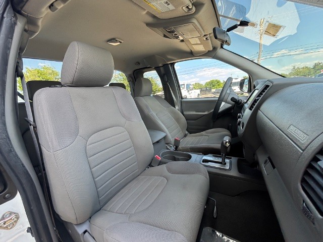 Nissan Frontier Vehicle Full-screen Gallery Image 07
