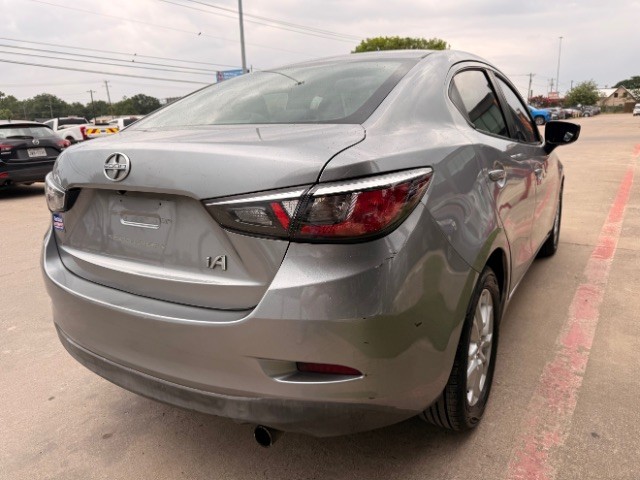 Scion iA Vehicle Full-screen Gallery Image 04